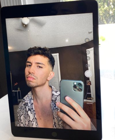 Watch that bitch's leaked NSFW photo on TwXstars