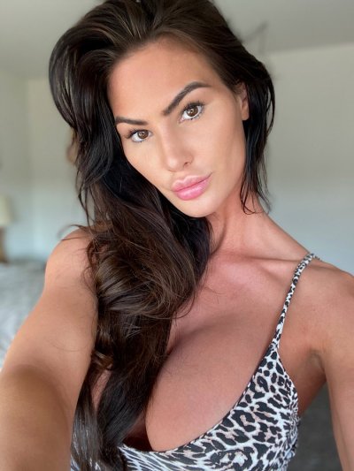 Watch Katelyn Runck's leaked NSFW photo on TwXstars