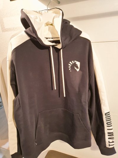 Watch Max Broecker's leaked NSFW photo on TwXstars