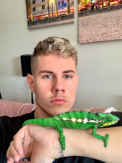 Watch Stephen Dallas's leaked NSFW photo on TwXstars