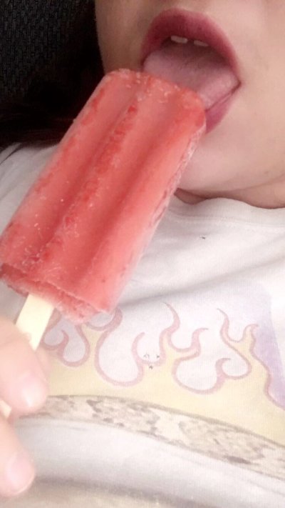 Watch Dollface's leaked NSFW photo on TwXstars