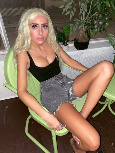 Watch Naomi Woods's leaked NSFW photo on TwXstars