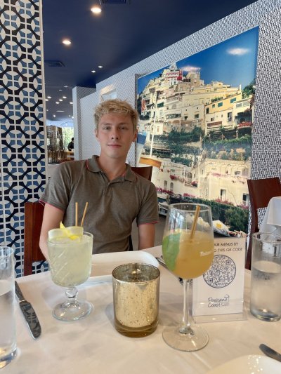 Watch Zach Astor's leaked NSFW photo on TwXstars