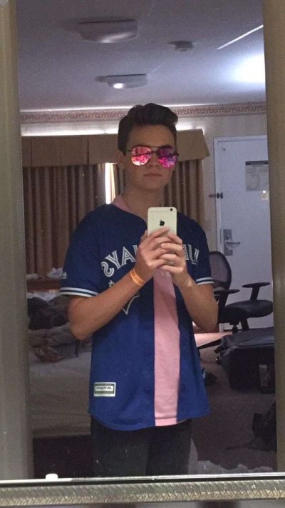 Watch Jordan Kaplan's leaked NSFW photo on TwXstars