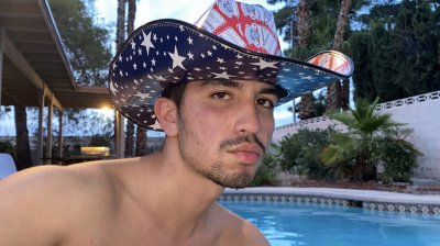 Watch that bitch's leaked NSFW photo on TwXstars