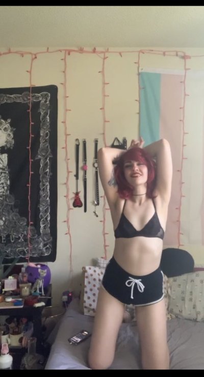 Watch ✨ oleander’s garden 💐 3k 🏳️‍⚧️'s leaked NSFW photo on TwXstars