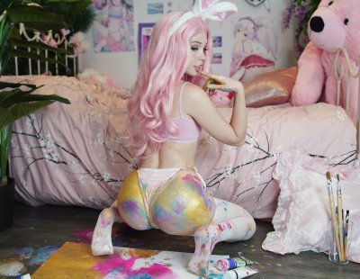 Watch Belle Delphine's leaked NSFW photo on TwXstars
