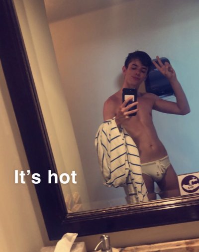 Watch Oliver Edwards's leaked NSFW photo on TwXstars