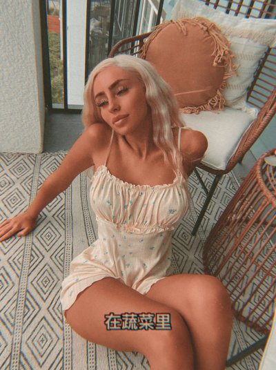 Watch Naomi Woods's leaked NSFW photo on TwXstars