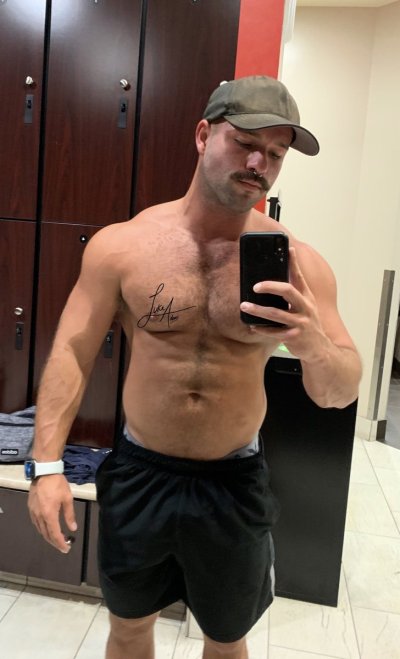 Watch Luke Adams's leaked NSFW photo on TwXstars