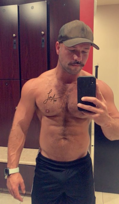 Watch Luke Adams's leaked NSFW photo on TwXstars