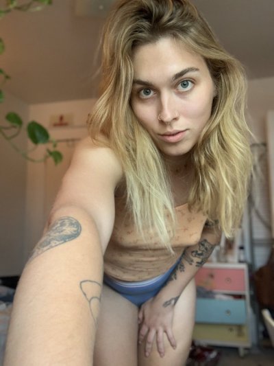 Watch sky 🎀🏳️‍⚧️'s leaked NSFW photo on TwXstars