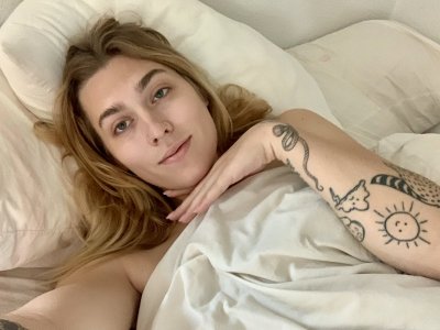 Watch sky 🎀🏳️‍⚧️'s leaked NSFW photo on TwXstars