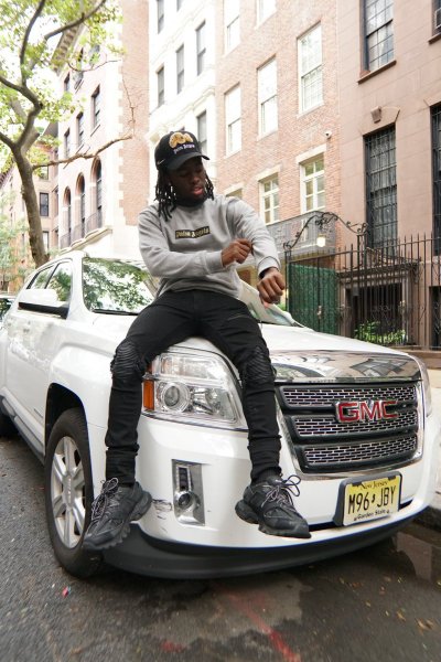 Watch Kai Cenat's leaked NSFW photo on TwXstars