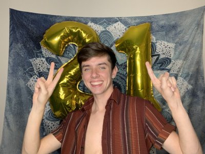 Watch Oliver Edwards's leaked NSFW photo on TwXstars