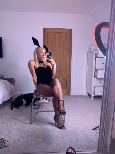 Watch Emily Brooke's leaked NSFW photo on TwXstars