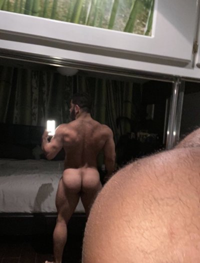 Watch Liam's leaked NSFW photo on TwXstars