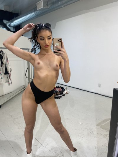 Watch Emily Willis's leaked NSFW photo on TwXstars