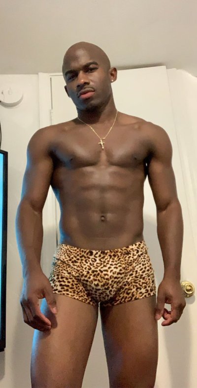 Watch Tay's leaked NSFW photo on TwXstars