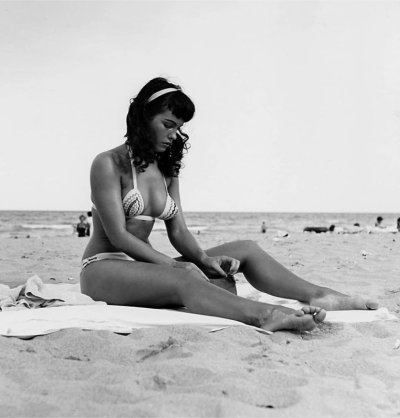 Watch Bettie Page's leaked NSFW photo on TwXstars