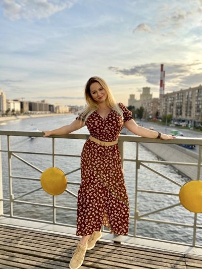 Watch Holly Garner 🍭Fansly 💙's leaked NSFW photo on TwXstars