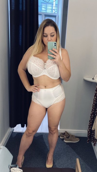 Watch Holly Garner 🍭Fansly 💙's leaked NSFW photo on TwXstars