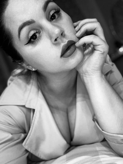 Watch Holly Garner 🍭Fansly 💙's leaked NSFW photo on TwXstars