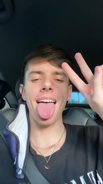 Watch Oliver Edwards's leaked NSFW photo on TwXstars