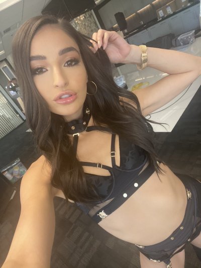 Watch Emily Willis's leaked NSFW photo on TwXstars