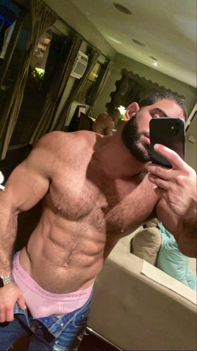 Watch Liam's leaked NSFW photo on TwXstars