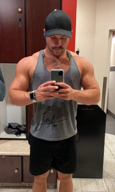 Watch Luke Adams's leaked NSFW photo on TwXstars