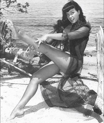 Watch Bettie Page's leaked NSFW photo on TwXstars