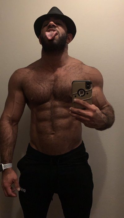 Watch Liam's leaked NSFW photo on TwXstars