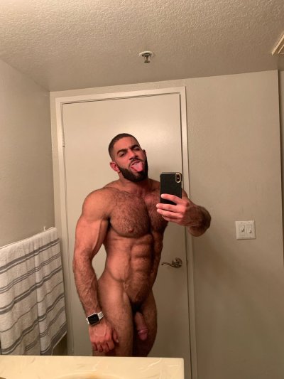 Watch Liam's leaked NSFW photo on TwXstars