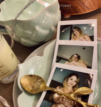 Watch Holly Garner 🍭Fansly 💙's leaked NSFW photo on TwXstars