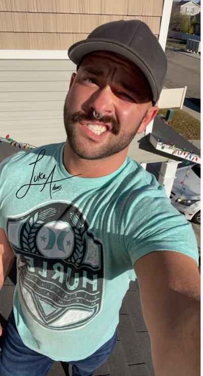 Watch Luke Adams's leaked NSFW photo on TwXstars