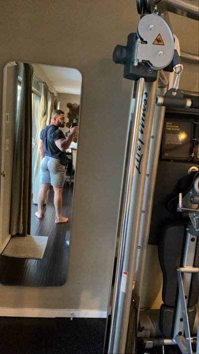 Watch Liam's leaked NSFW photo on TwXstars