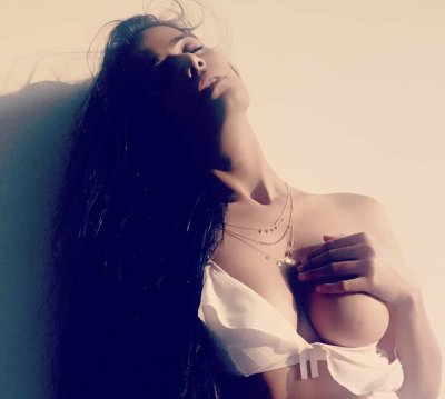 Watch Poonam Pandey's leaked NSFW photo on TwXstars