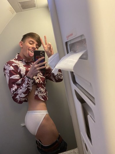 Watch Oliver Edwards's leaked NSFW photo on TwXstars