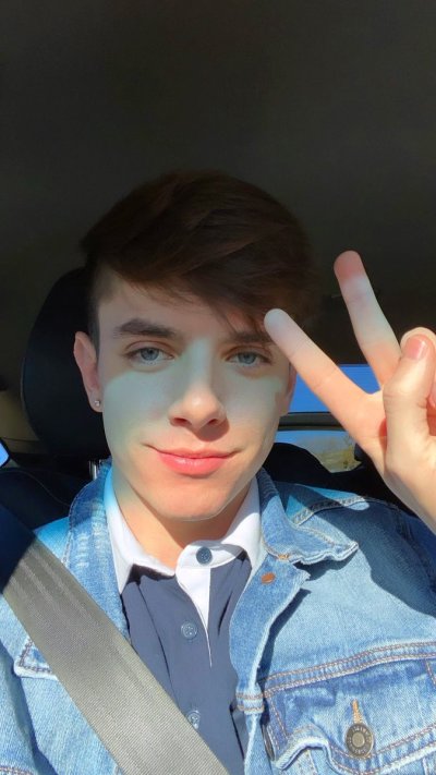 Watch Oliver Edwards's leaked NSFW photo on TwXstars