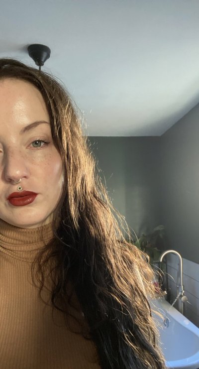 Watch Vex Ashley 🩸's leaked NSFW photo on TwXstars