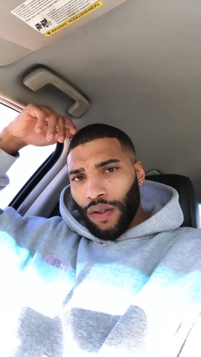 Watch 17th Chariot's leaked NSFW photo on TwXstars