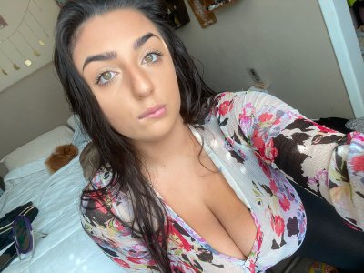 Watch Carmen Sandi's leaked NSFW photo on TwXstars