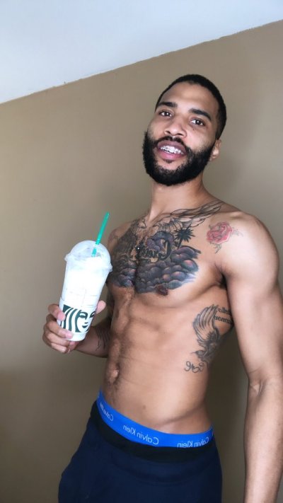 Watch 17th Chariot's leaked NSFW photo on TwXstars