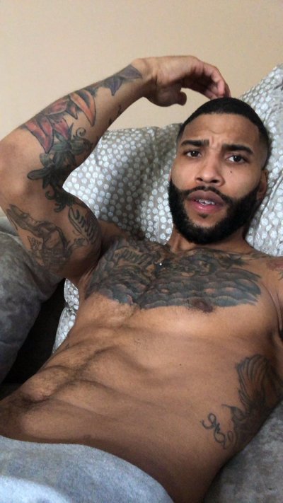 Watch 17th Chariot's leaked NSFW photo on TwXstars