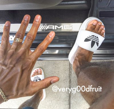 Watch Foot Bae's leaked NSFW photo on TwXstars