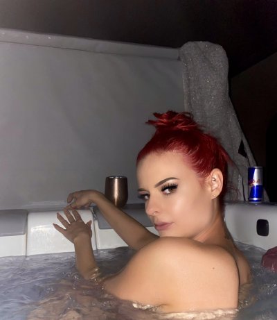 Watch Fari Banx's leaked NSFW photo on TwXstars