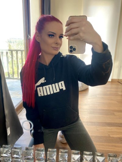 Watch Fari Banx's leaked NSFW photo on TwXstars