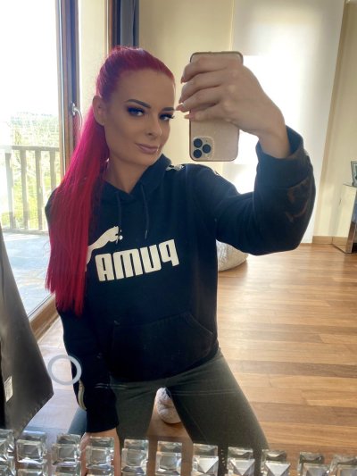 Watch Fari Banx's leaked NSFW photo on TwXstars