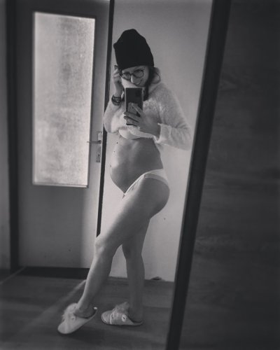 Watch Emylia Argan's leaked NSFW photo on TwXstars